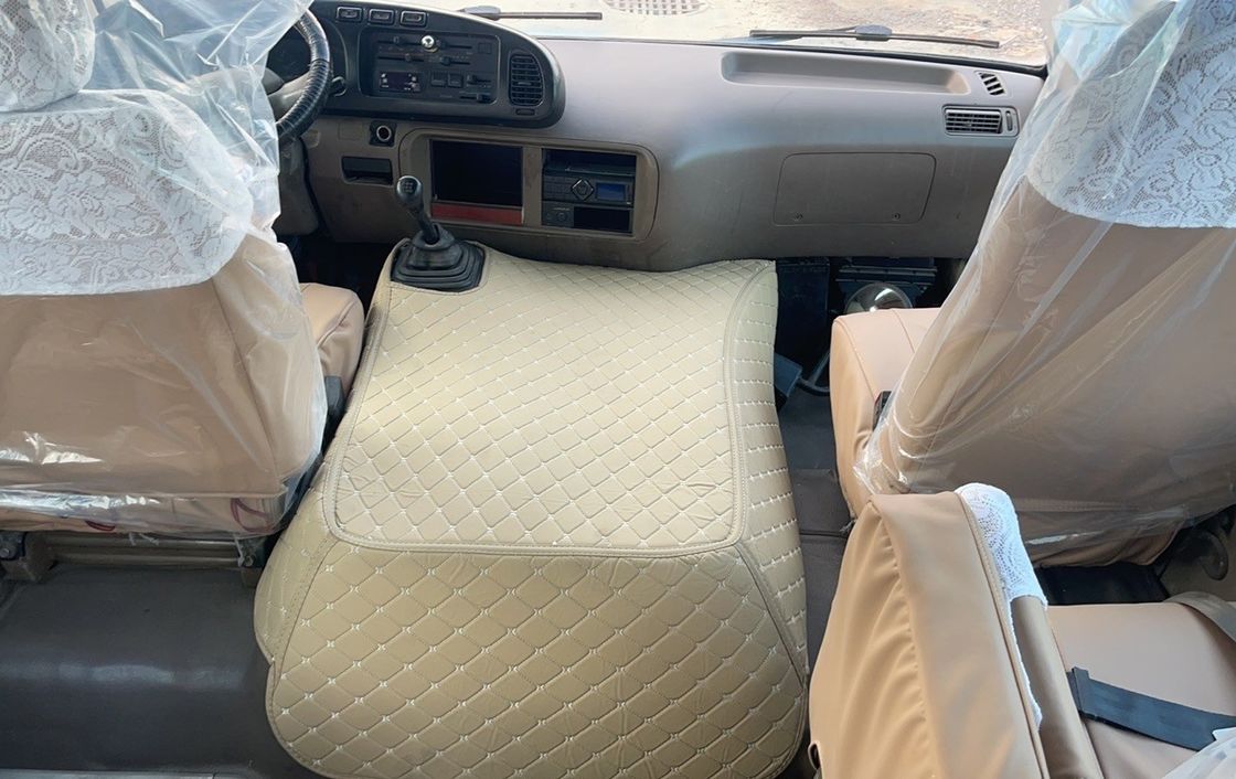 Requisito del cliente 2019 Toyota Coaster Bus con capacidad de 25 asientos y LHD Diesel