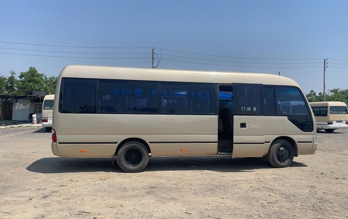 Toyota Coaster 2020 de segunda mano Diesel LHD Bus Euro 3 Estándar de emisiones 9.00R20 Pneumático de 25 asientos