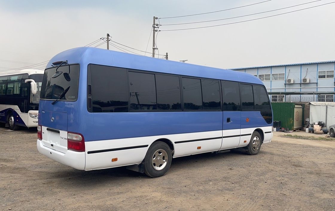 Autobús de lujo Toyota Coaster de 21 plazas con capacidad del motor 4L neumáticos 255/70R 22.5-16