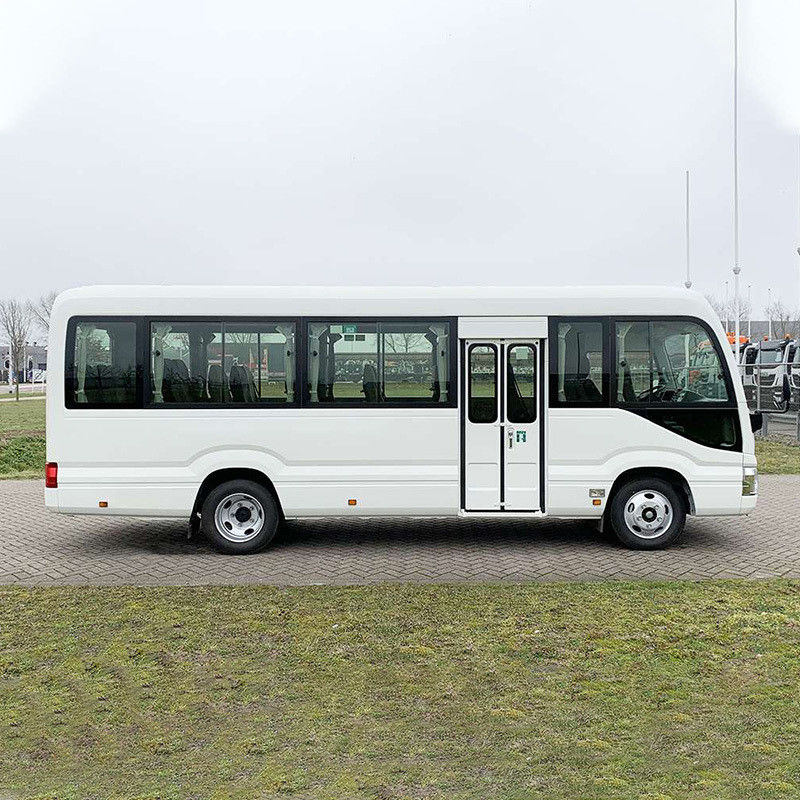 Autobús usado de 30 asientos con motor diésel y un volumen de maletero de 2,7 m3