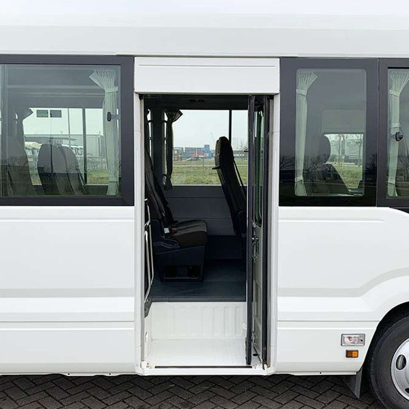 Autobús usado de 30 asientos con motor diésel y un volumen de maletero de 2,7 m3