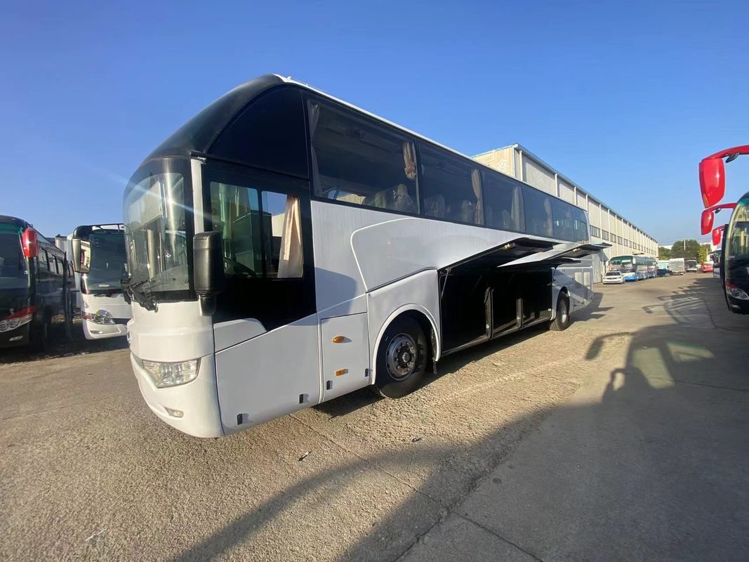 Cómodo autobús de 65 plazas con capacidad de motor de 6 8L y suspensión de resorte de hoja