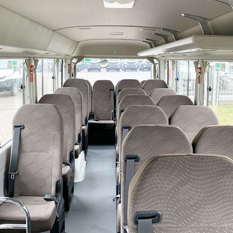 Autobús usado de 30 asientos con motor diésel y un volumen de maletero de 2,7 m3
