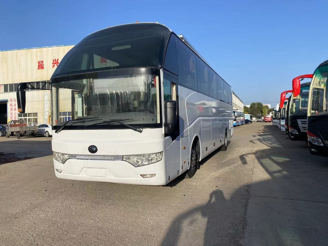 Cómodo autobús de 65 plazas con capacidad de motor de 6 8L y suspensión de resorte de hoja