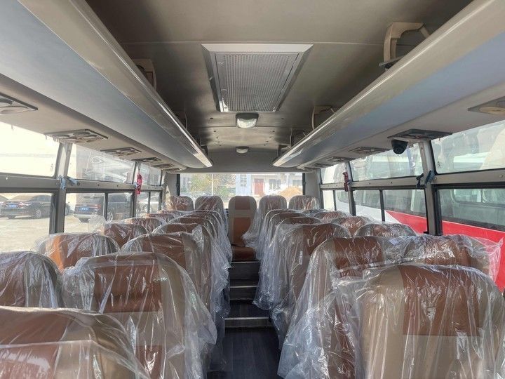 Autobuses usados para viajes de larga distancia con neumáticos 8.25R20 y capacidad del motor 4-6L