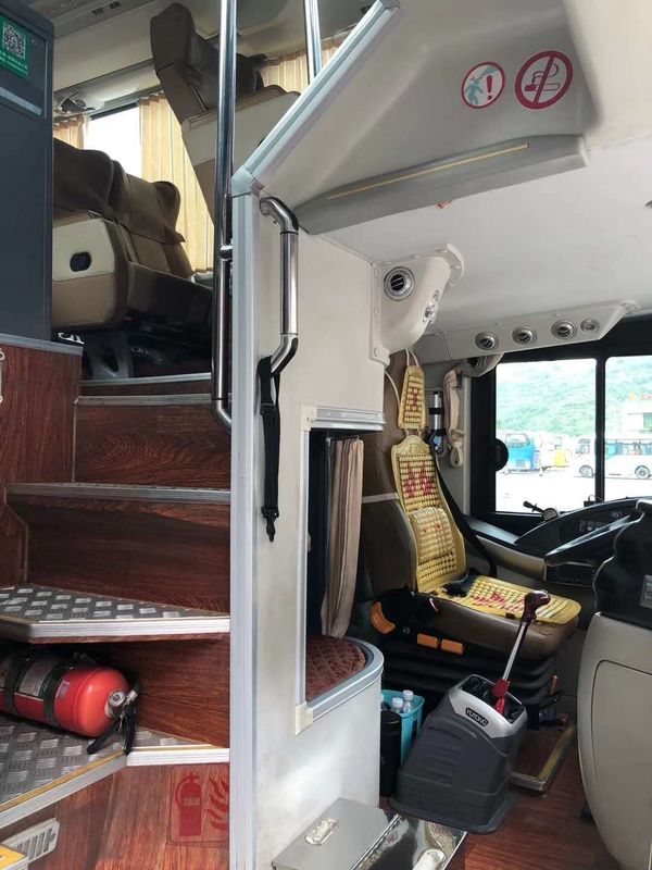 Autobús usado Autobús 35-65 asientos Capacidad del motor del autobús personalizado 8L Requisito del cliente