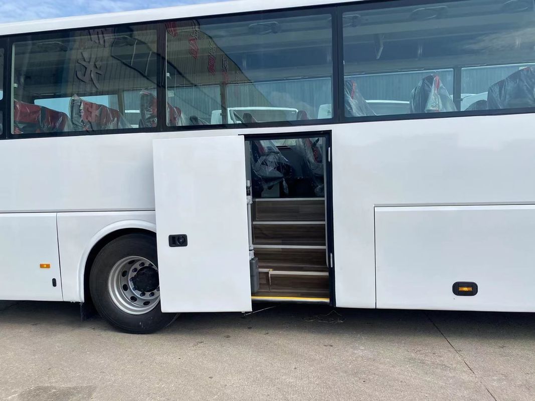Autobús con capacidad de motor de 8L y 65-67 asientos