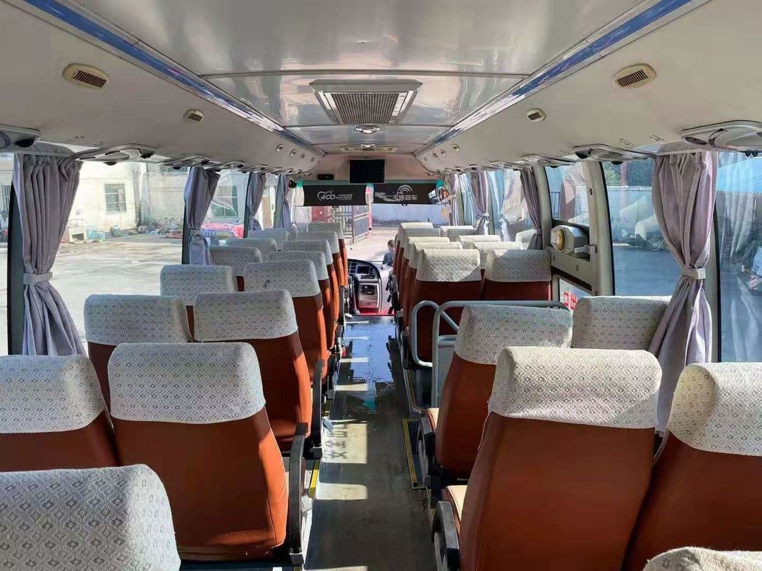 Autobús de pasajeros de uso personalizado de 47 asientos Autobús LHD con motor diesel de capacidad 8L