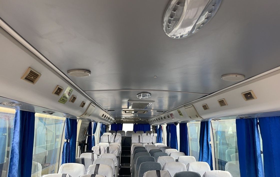 64 1 2 3 Capacidad de asientos Autobús usado con motor diésel bien mantenido