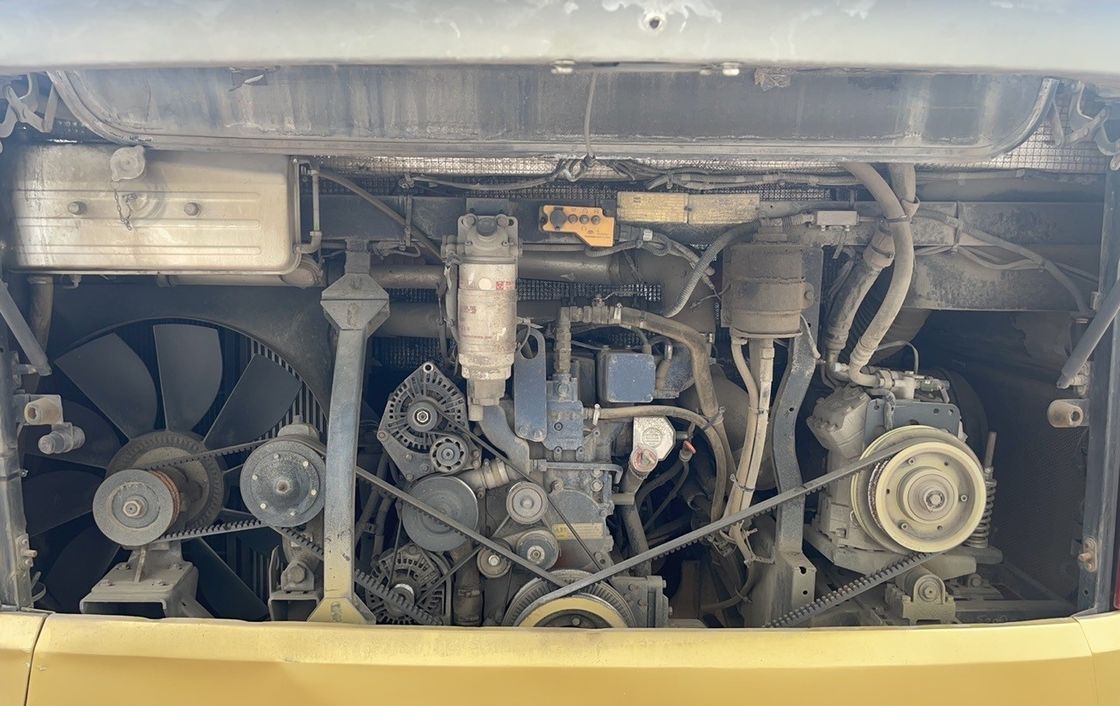 64 1 2 3 Capacidad de asientos Autobús usado con motor diésel bien mantenido