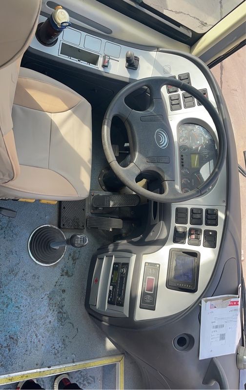 Motor trasero usado Amarillo Grupo escolar Autobuses turísticos Motor de capacidad de 8L Tipo de combustible Diesel