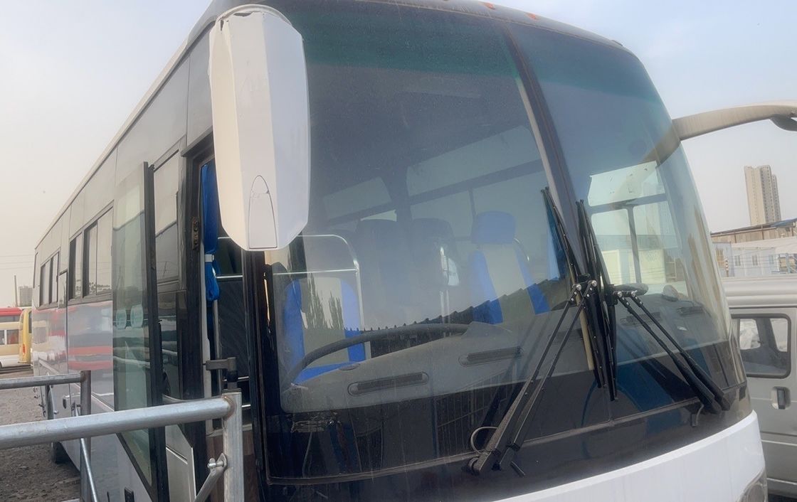 Autobús de segunda mano LHD de 65-67 asientos con transmisión manual y norma de emisiones Euro 4