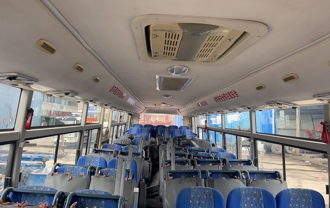 Autobús de 65 asientos conductor de mano izquierda adecuado para el transporte en grupo