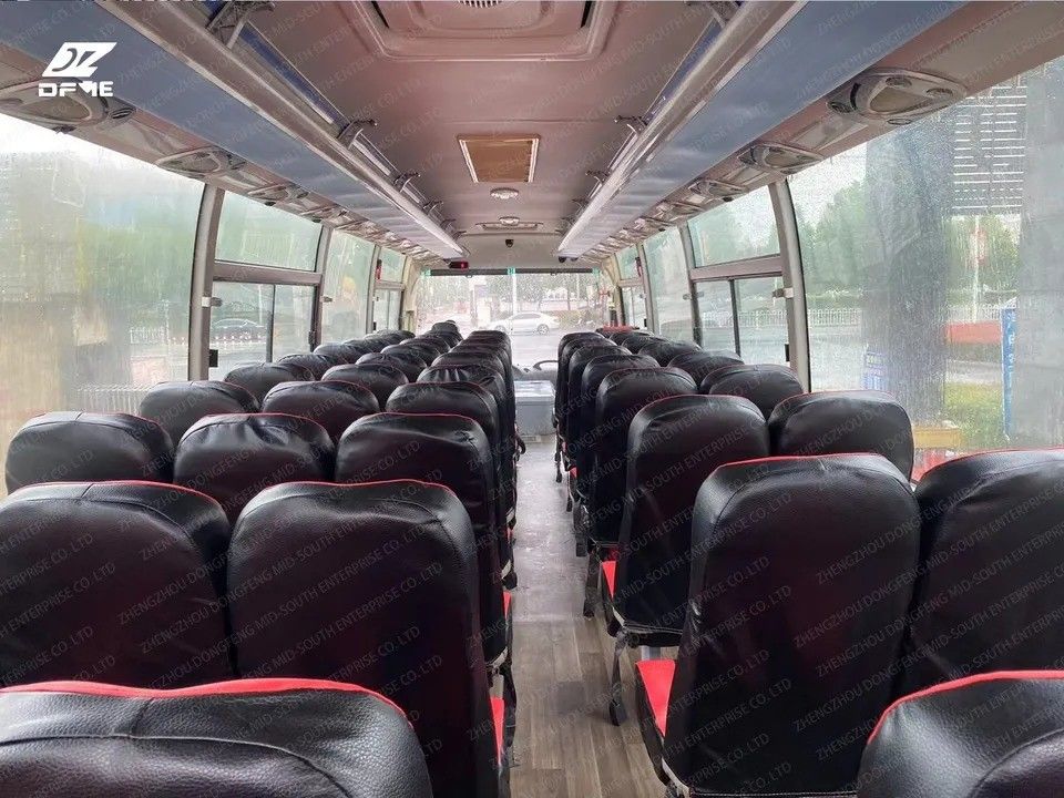 35 asientos Autobús turístico de segunda mano Autobús de segunda mano Autobús de fiesta Autobús de segunda mano Capacidad de motor 6-8L Dirección LHD