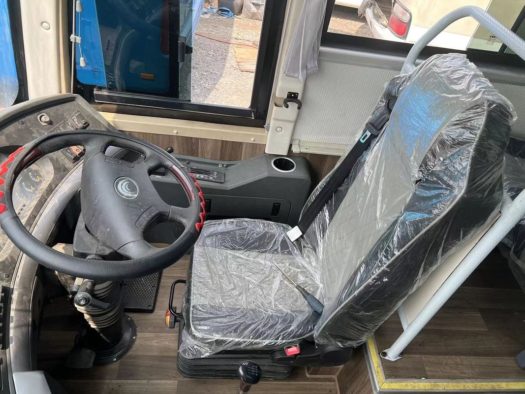 Autobús de lujo diesel de 47 asientos con RHD y motor modelo YC6J245-30