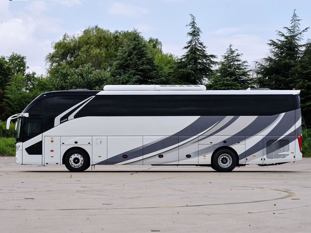 Mano izquierda Conducción 12m 50 asientos Motor Yuchai Transmisión manual Autobús de pasajeros Autobús