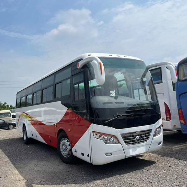 Autobús RHD con motor YC4E150-20 y altura total de 3290 mm con descuento