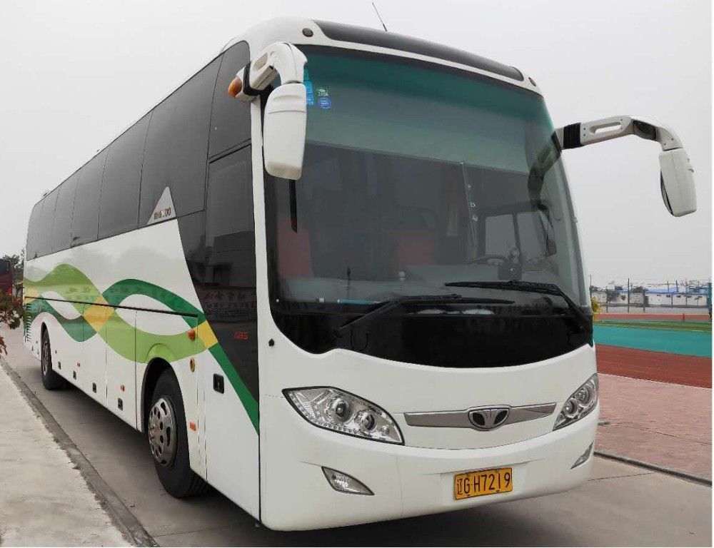Autobús turístico de 12 m 2010 Autobús de autobús usado con 55 asientos y una disposición de asientos espaciosa