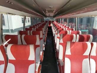 Autobús turístico de 12 m 2010 Autobús de autobús usado con 55 asientos y una disposición de asientos espaciosa