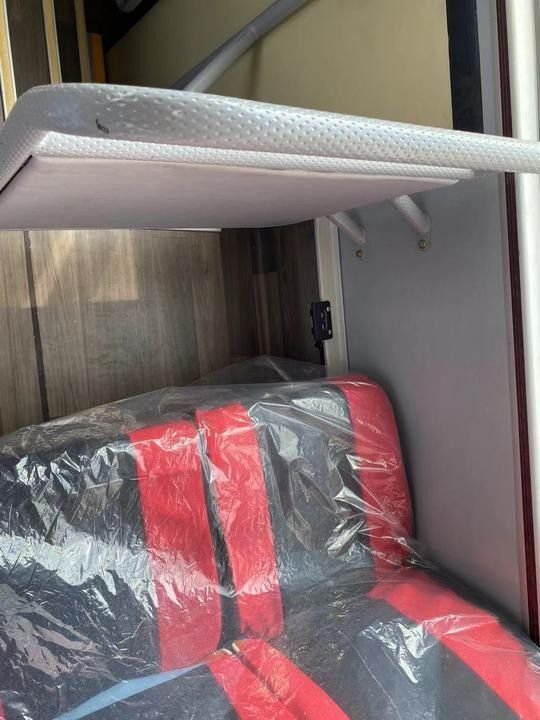 Autobús de pasajeros de 65 plazas Autobús de autocares usados Buen estado y capacidad del motor 6 8L