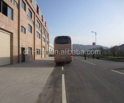 Motor trasero Cummins Motor Dongfeng Autobús de turismo con baño y asientos 50 8900ml