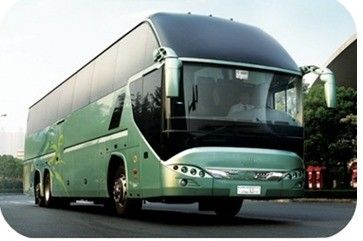 Autobús de lujo de 60 plazas con eje Dongfeng Dona y neumáticos 298/80R22.5 en el mejor de los casos