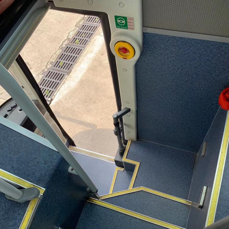s Mejor modelo de autobús utilizado 55 asientos Autobús con motor trasero con velocidad máxima de 100 km/h