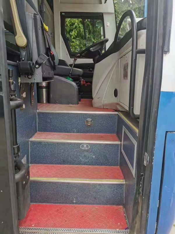 Autobús turístico de segunda mano de 12 metros con 50 asientos y suspensión de resorte de hoja