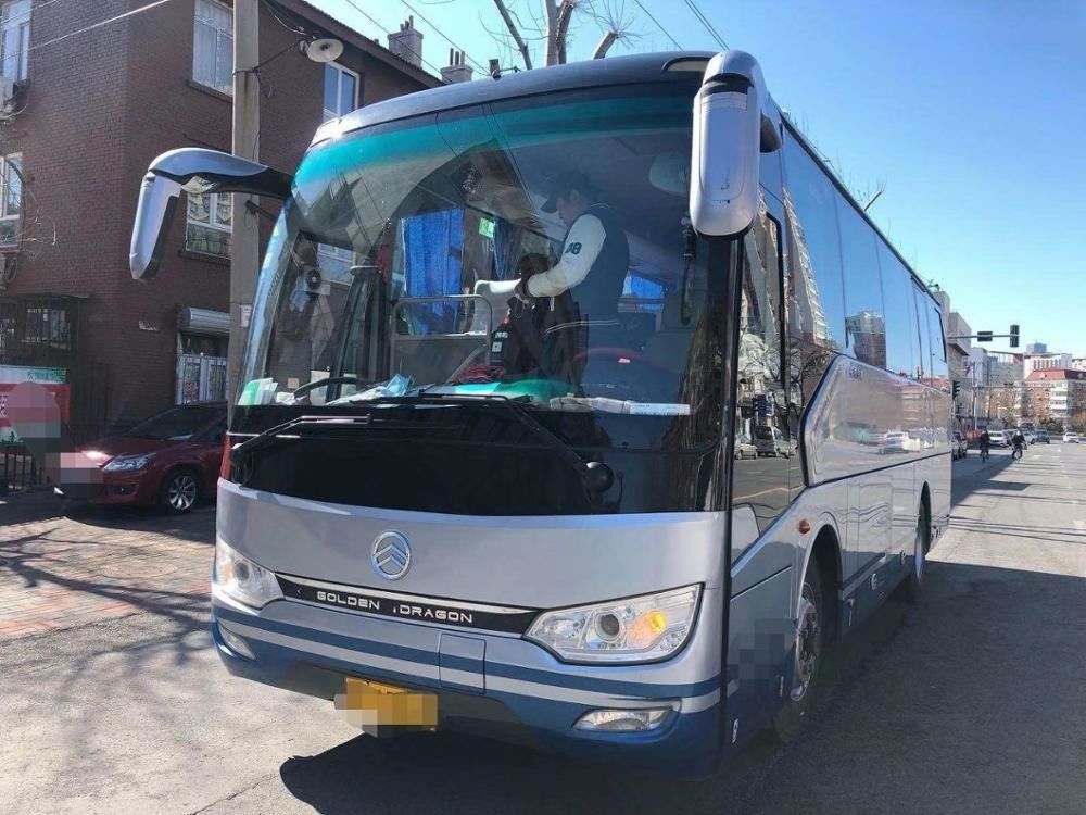 Autobús de segunda mano con transmisión manual en los EAU 38 asientos 12000*2550*3830mm de lujo