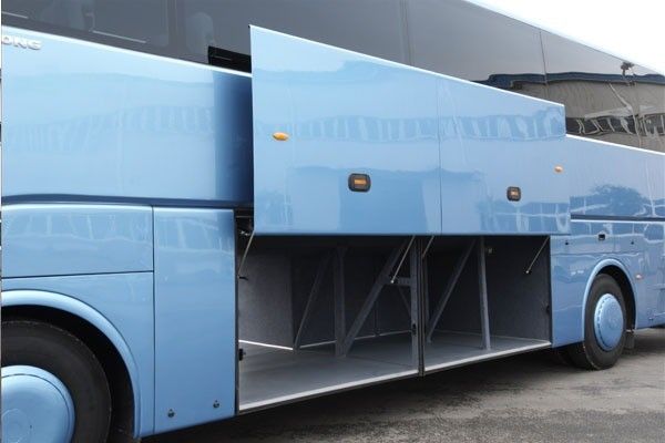Dirección asistida 60 asientos 12m motor Cummins Autobuses y autocares usados con consumo