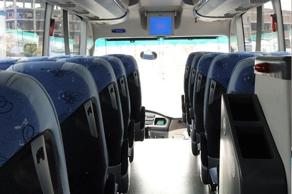 Dirección asistida 60 asientos 12m motor Cummins Autobuses y autocares usados con consumo