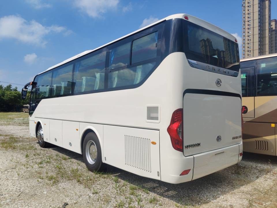 5.5T Eje delantero Diesel Usado 50 asientos Autobús de lujo Autobús de pasajeros Autobús usado