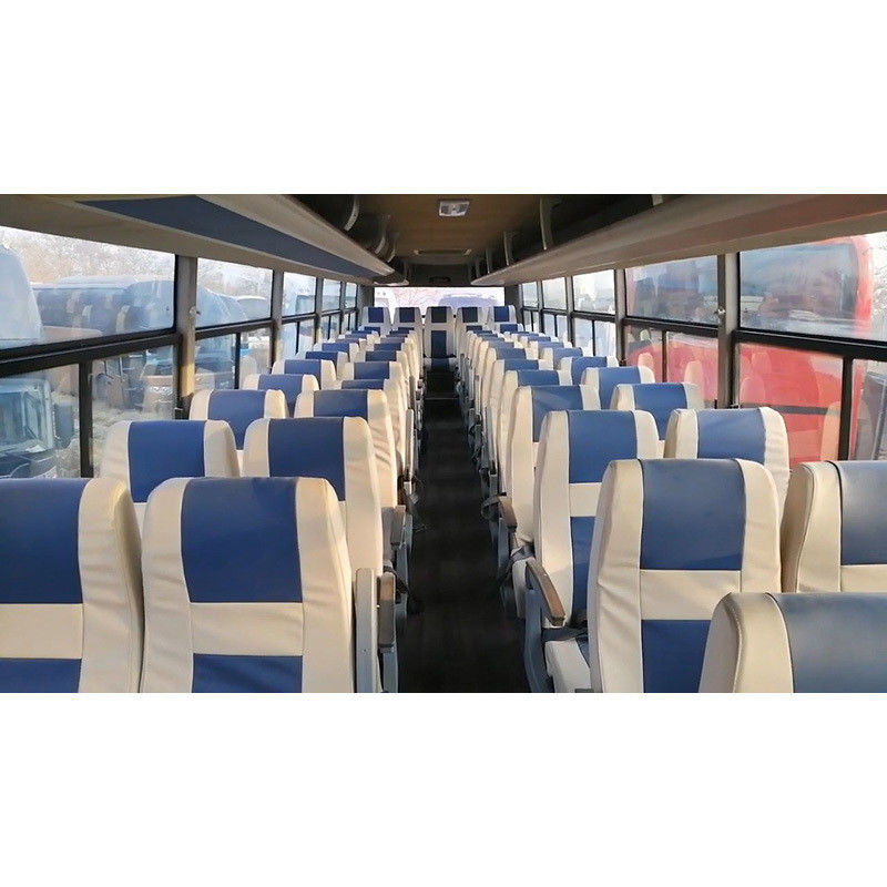 Autobús de lujo de 35 asientos con un volumen de maletero de 2,7 m3 y un ancho total de 2430 mm