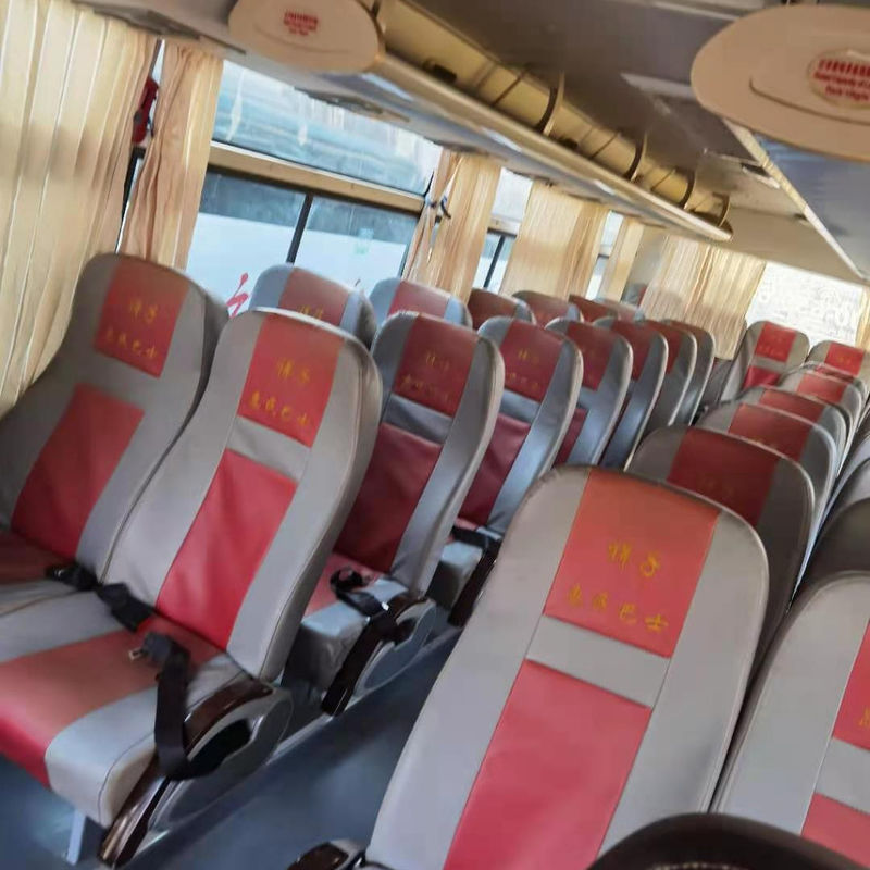Autobús de lujo de 35 asientos con un volumen de maletero de 2,7 m3 y un ancho total de 2430 mm