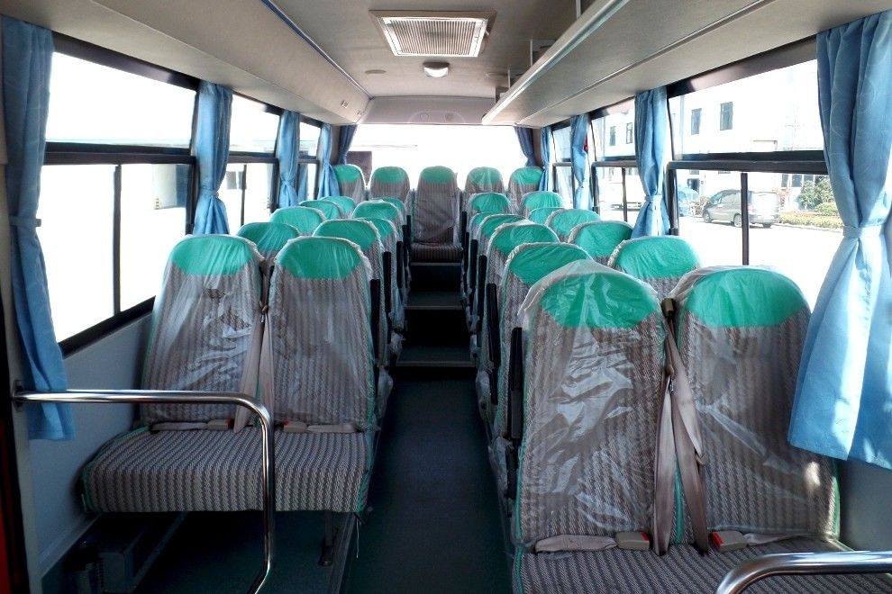 Autobús turístico de lujo de 25-30 asientos con transmisión manual y combustible diesel