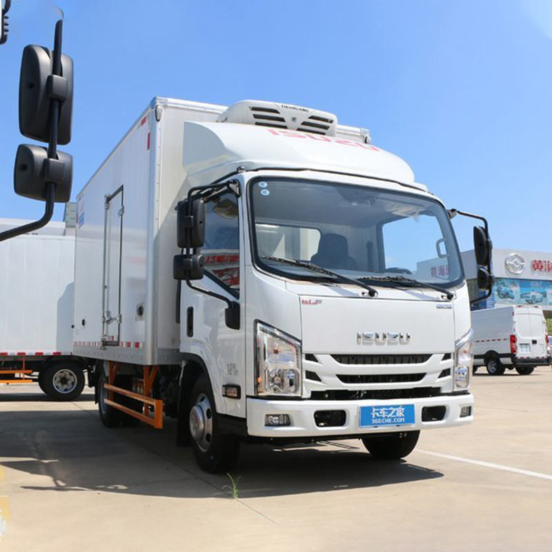 3360mm Base de ruedas Isuzu 10 toneladas Camión refrigerador de caja para el transporte de verduras y carne