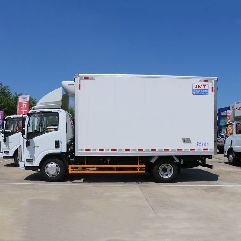 3360mm Base de ruedas Isuzu 10 toneladas Camión refrigerador de caja para el transporte de verduras y carne