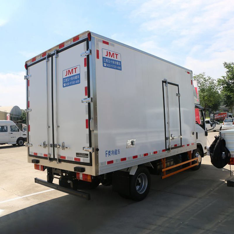 3360mm Base de ruedas Isuzu 10 toneladas Camión refrigerador de caja para el transporte de verduras y carne