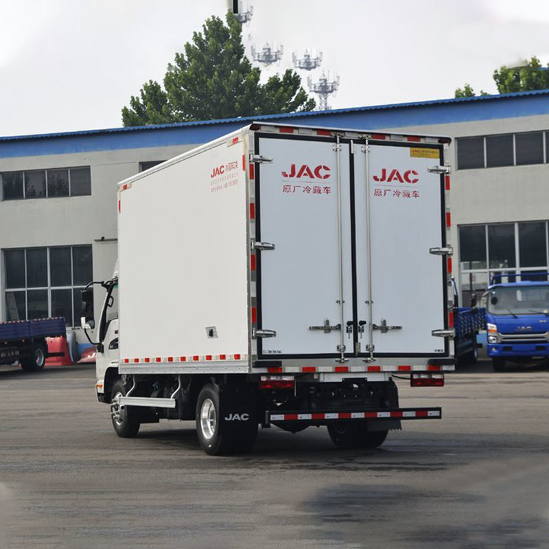 Cummins usó cajas de camión refrigeradas para el transporte de carne congelada y vegetales de pollo