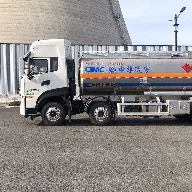 CIMC LINYU 8*4 Chasis Dongfeng 20-40m3 Camión tanque de petróleo con el par máximo 1000-1500Nm