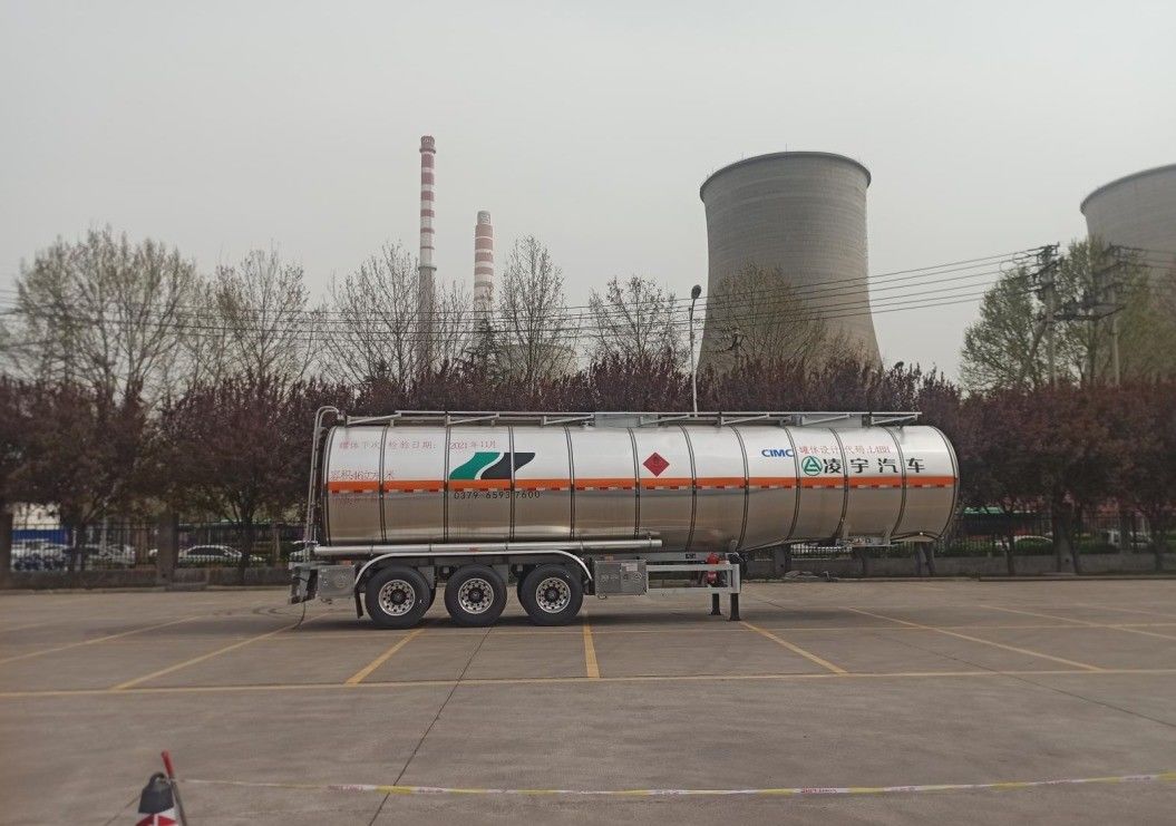 CIMC LINYU 46000L Cisterna de combustible de aleación de aluminio Camión remolque con distancia entre ejes 6150 1310 1310