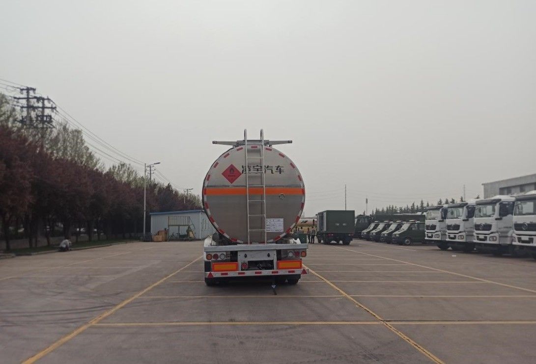 CIMC LINYU 46000L Cisterna de combustible de aleación de aluminio Camión remolque con distancia entre ejes 6150 1310 1310