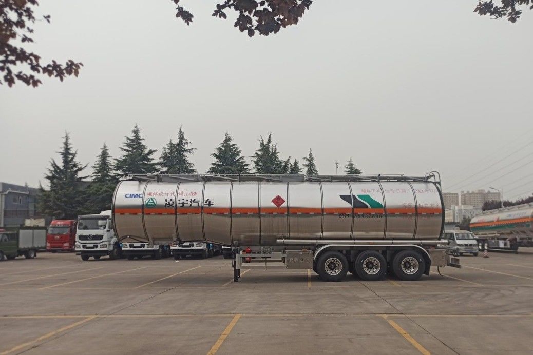 CIMC LINYU 46000L Cisterna de combustible de aleación de aluminio Camión remolque con distancia entre ejes 6150 1310 1310