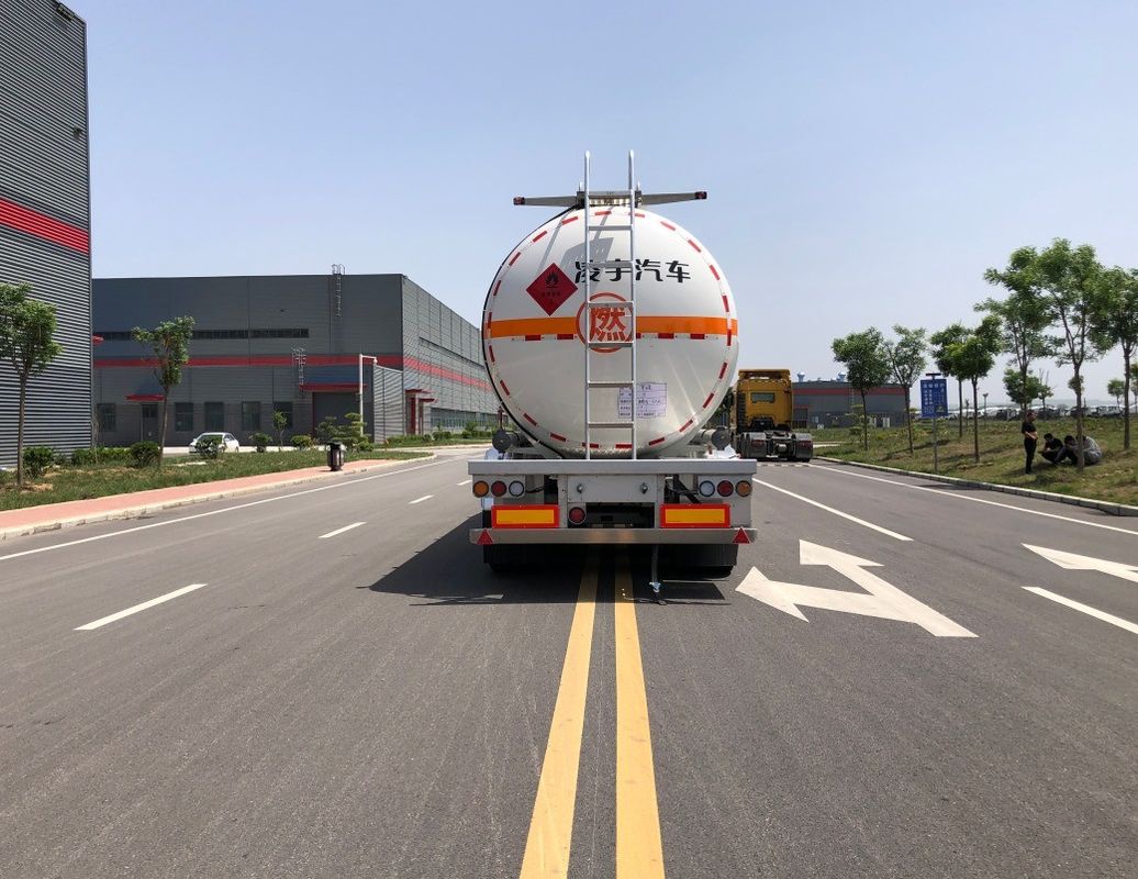 Tren de acero CIMC LINYU 48000 litros para el transporte de petróleo crudo de manera eficiente