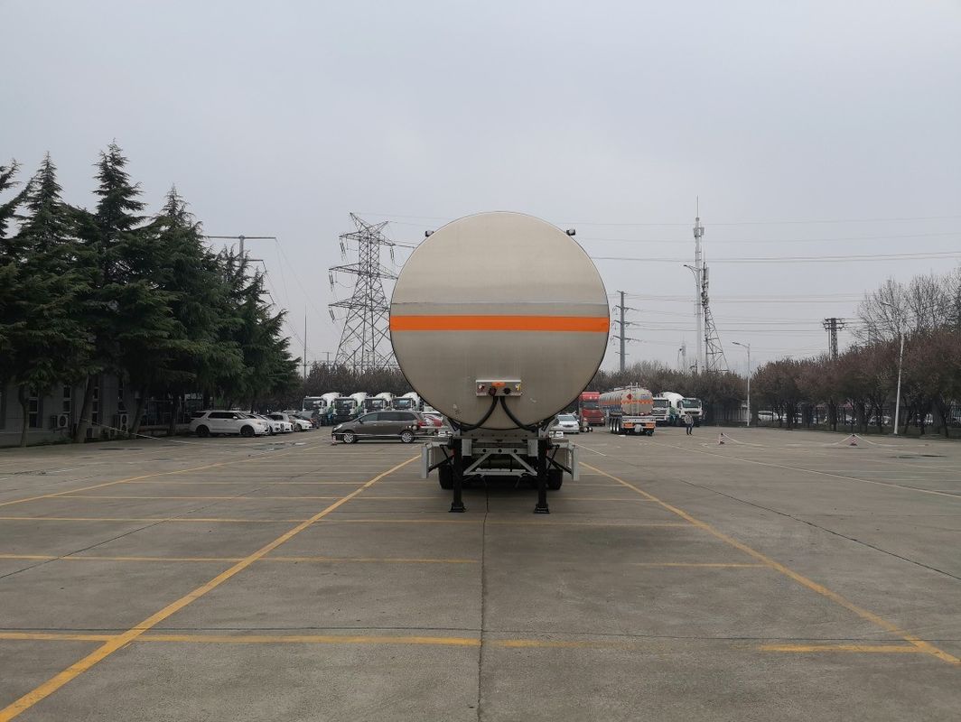 32100/31800 KG Masa de carga nominal CIMC LINYU 8*4 de aleación de aluminio, remolque para camiones cisterna de combustible líquido