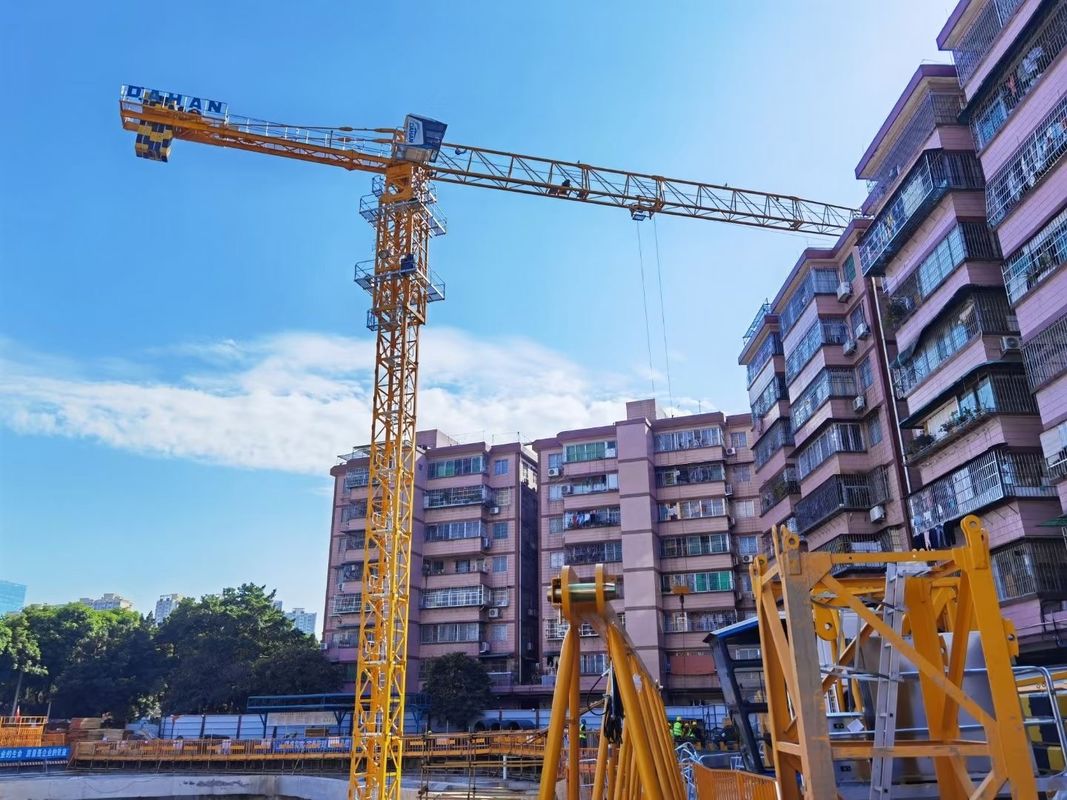 Grúa de torre plana de 30 toneladas para obras de construcción Zoomlion T7015-10E WA7025-10E 70m