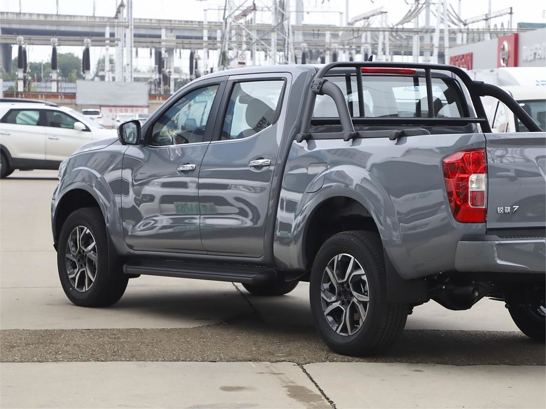 2024 Diesel 4*4 Dongfeng 8AT Rich7 Pickup 73L Tanque Caja de carga 1510*1562*475mm asientos de cuero