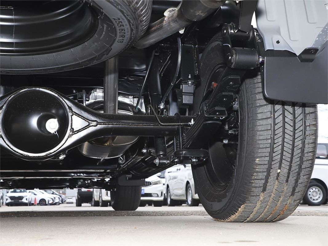 2024 Diesel 4*4 Dongfeng 8AT Rich7 Pickup 73L Tanque Caja de carga 1510*1562*475mm asientos de cuero