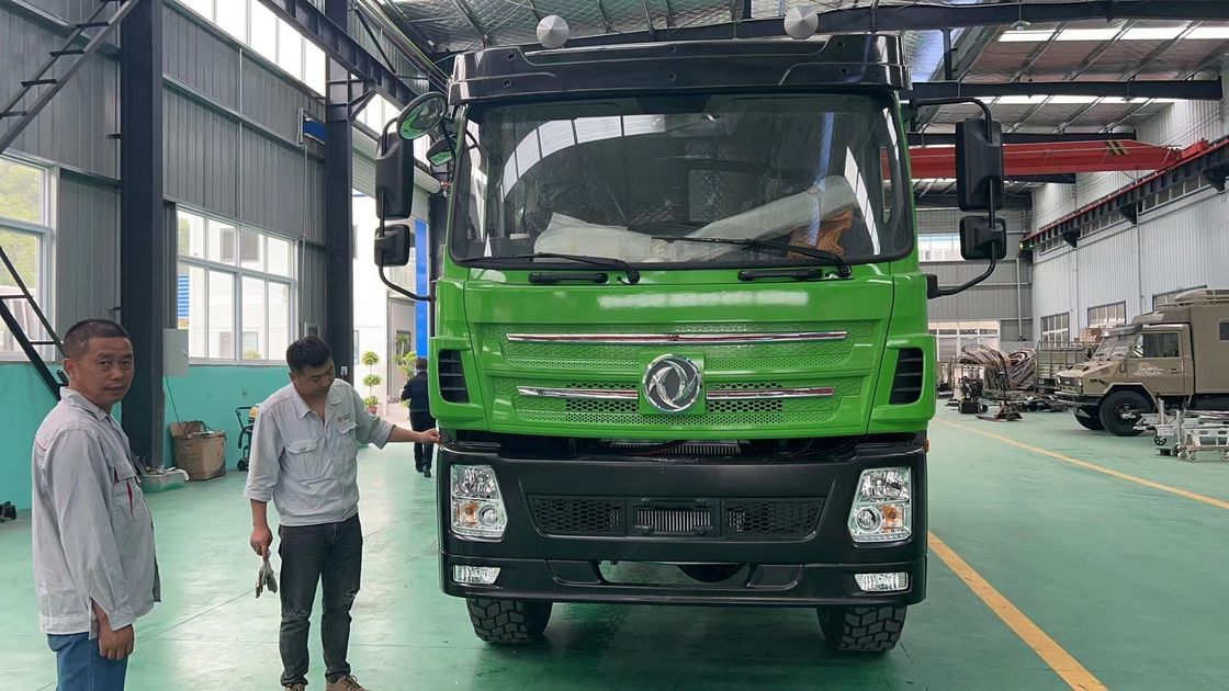 Caja de cambios manual de 8 velocidades y 155kw de potencia 6 * 6 Autobús de pasajeros del desierto para la minería en Dongfeng