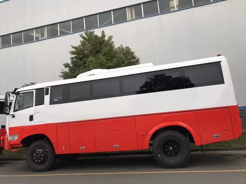 30 asientos 4X4 4WD Autobús de tamaño medio de doble circuito Freno de aire completo y aire acondicionado Dongfeng EQ6750ZT